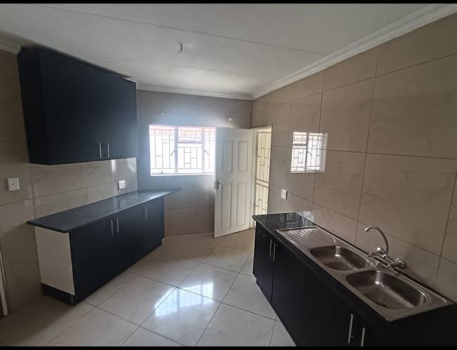 4 BEDROOM HOUSE FOR SALE IN ROSHNEE